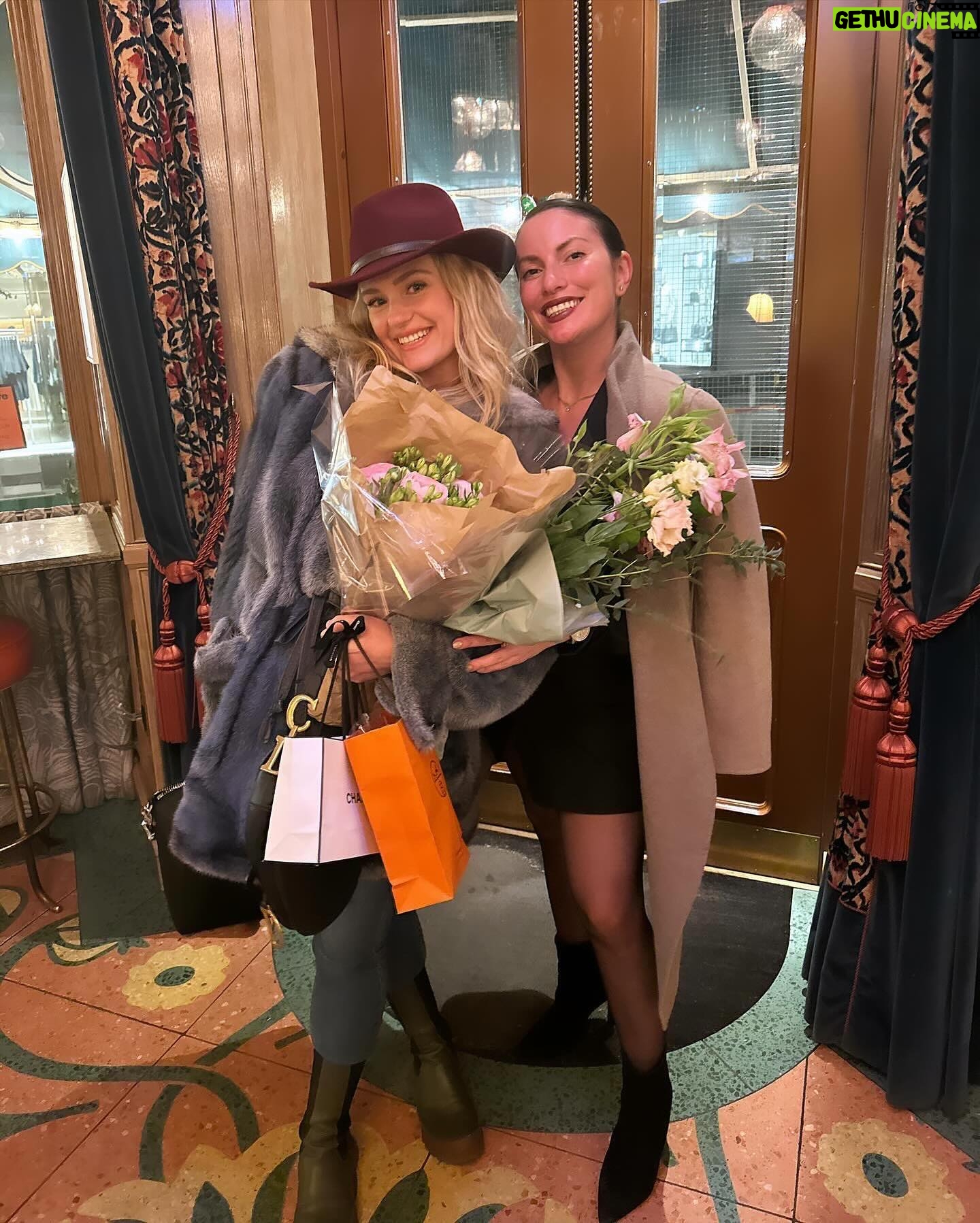 Alicia Agneson Instagram - Just a huge Thank you for the last couple of days & everyone who came to celebrate. So thankful for the humans in my life 🪴