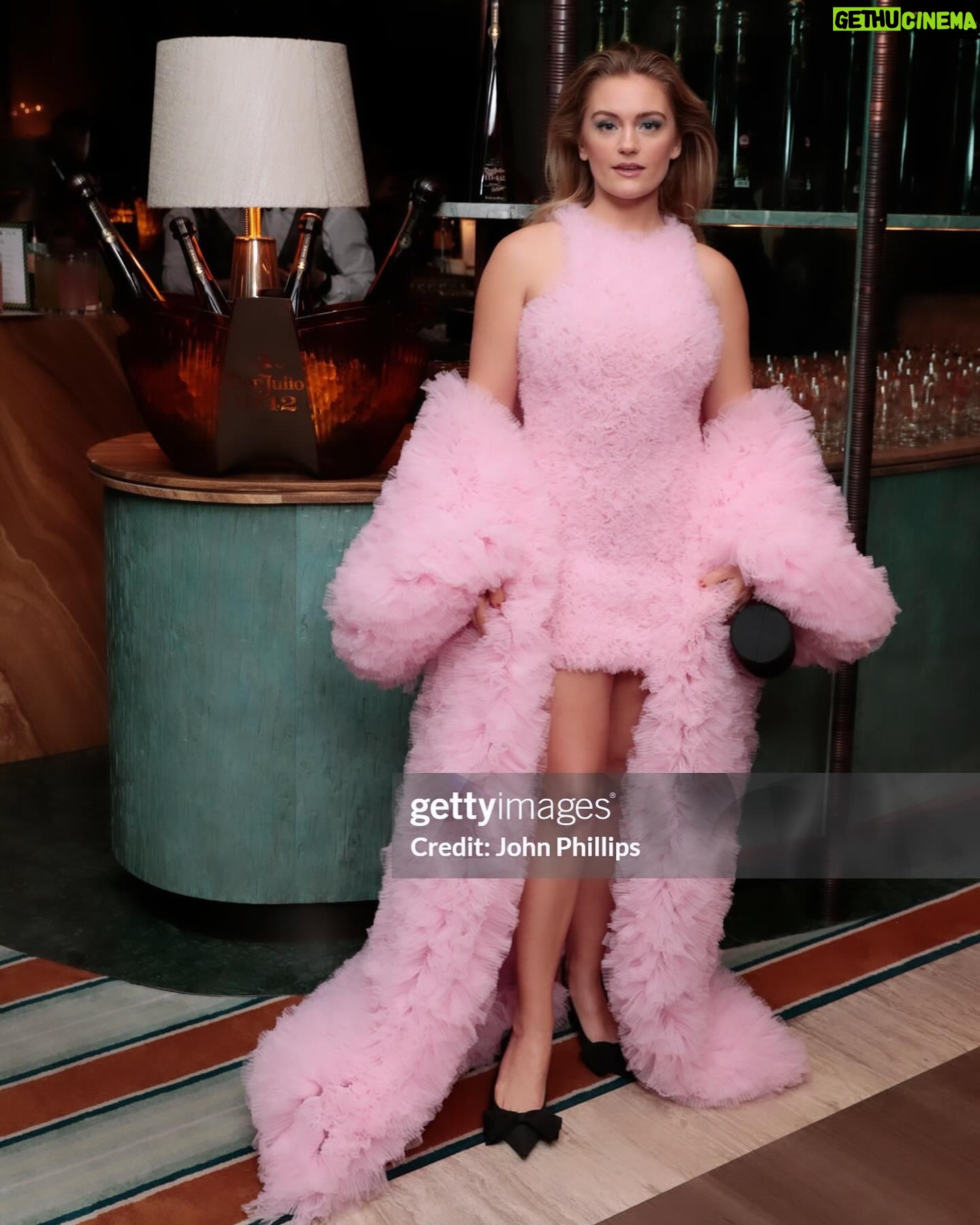 Alicia Agneson Instagram - Keep Calm and wear Pink 🌸 📸 @jamesdkelly
