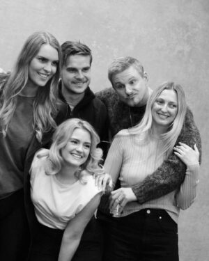 Alicia Agneson Instagram - Words can not describe what an absolutely wickedly great weekend it was in Paris at the Vikings convention. Thank you from the bottom of my heart to everyone who came- such an honour and delight to have a chat with you guys. You roooock and all my love to my Vikings fam ❤️‍🔥