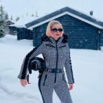Alicia Agneson Instagram - Love at frost sight ❄️ can’t cope with Rosewoods little snow outfit 🐾 ( also can I just get to play next female James Bond and wear this outfit in a scene? Thank you)