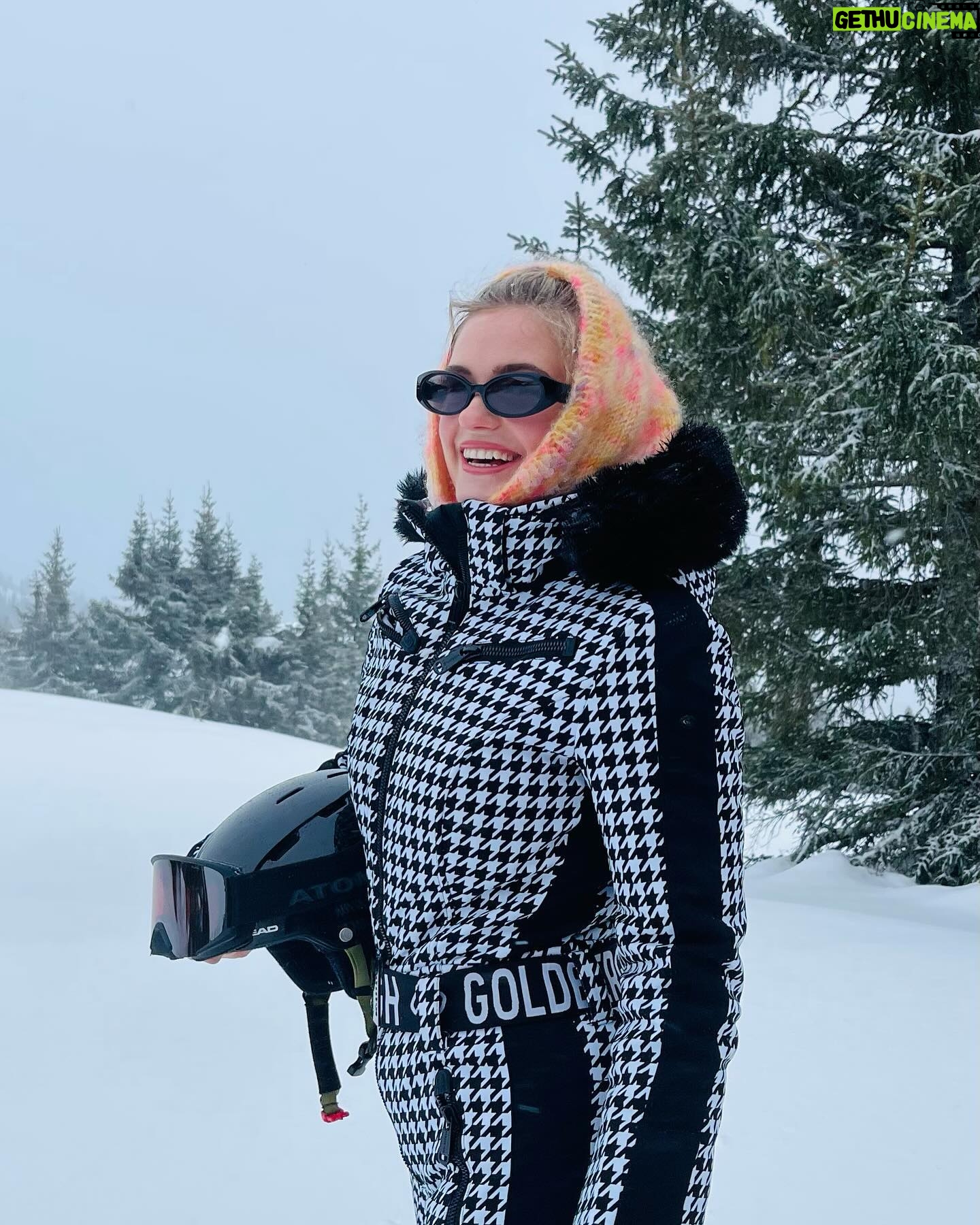 Alicia Agneson Instagram - Love at frost sight ❄️ can’t cope with Rosewoods little snow outfit 🐾 ( also can I just get to play next female James Bond and wear this outfit in a scene? Thank you)