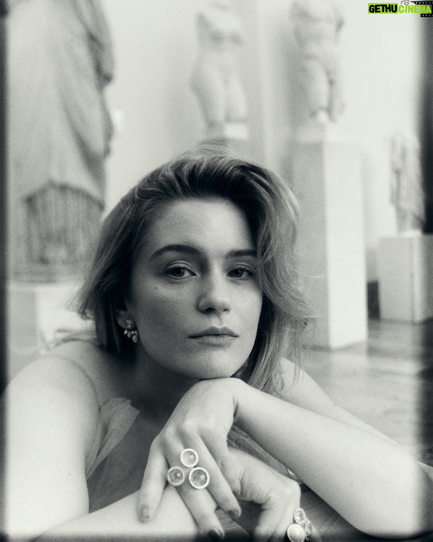 Alicia Agneson Instagram - @odalisque.m shoot - giving drama ⚖️