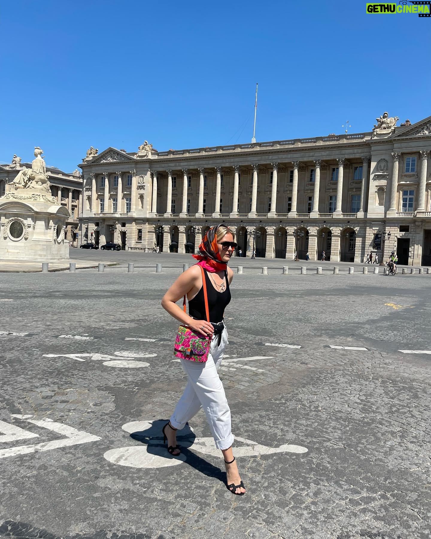 Alicia Agneson Instagram - Thank you for having me @hermes ⛲️ Paris was and is always like a fairytale. “We will always have Paris.” Which film (my favourite) is this quote from? 10 points to Gryffindor for the right guess 🏆