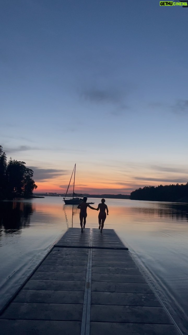 Alicia Agneson Instagram - Summer is officially here