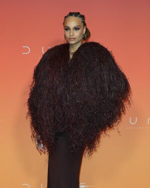 Alicia Aylies Instagram - 🤎

DUNE deuxième partie 

Mua @lindzyparis 
Hair @braids_by_jojo_hair 
Outfit @imane_ayissi 
Stylisme @anthonyvanderwooo 
©️ @laurent_vu 

#dune #dunemovie