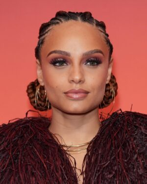 Alicia Aylies Instagram - 🤎

DUNE deuxième partie 

Mua @lindzyparis 
Hair @braids_by_jojo_hair 
Outfit @imane_ayissi 
Stylisme @anthonyvanderwooo 
©️ @laurent_vu 

#dune #dunemovie