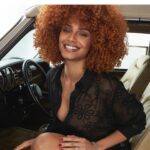 Alicia Aylies Instagram - J’ai enfin la joie et la fierté de vous annoncer que je suis désormais égérie de la maison de Joaillerie Mauboussin.✨ Je suis doublement fière, car des propositions d’ambassadrice de marques de luxe sont rares pour certains profils en France, mais aussi d’être leur première égérie (féminine) noire. Certains ont découvert la belle campagne, shootée par Matias Injic , qu’on retrouvera également en affichage, presse, digital et boutique prochainement. Vous pouvez toujours retrouver sur leur site, la parure nommée « Alicia » (avec des créoles bien sûr😉) créée sur mesure il y a quelques mois. Merci à @mauboussin_officiel pour la confiance 💎 🔗 @geeesel ❤️ Mua @lindzyparis Hair @chrisnael #mauboussin #mauboussinfamily #partenaire