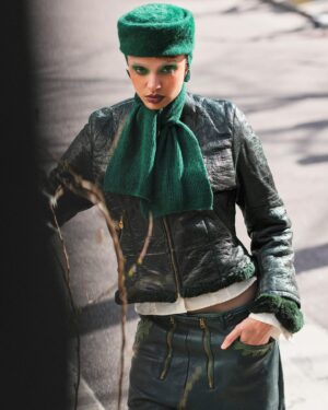 Alicia Aylies Instagram - new era 

Stylisme @margi_vandoren 
Mua @celinemuartist 
Hair @binnecha_coiffeuse_barbiere 
©️ edricepaul_

#newera #green #WeDoStyle