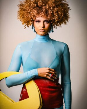Alicia Aylies Instagram - Something deep .. 🩵

Mua @lindzyparis 
©️ @ismael.nebchi 
Outfit @theunissen.paris 
Accesories Goldiie

Coup de cœur pour quelle photo ? 😍