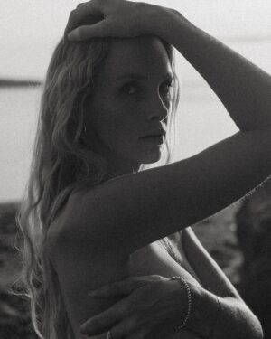 Alicia Banit Instagram - For so long I’ve sat on these photos not wanting to post them for no other reason than the thought that I didn’t look good enough or like what I’d envisioned I’d look like in this shoot. The most phenomenal photographer @alysafeephotography made this whole afternoon so amazing and I felt amazing doing it. Then when I got the photos I thought ‘wow these are incredible’ but I felt TERRIBLE Alysa didn’t have a better model. I thought I looked gangly and old and ‘not the way I used to look’. I thought that anyone else in these photos would look insanely amazing but I just wasn’t hitting that mark. I was talking to a friend the other day and she told me ‘you’ve never been aware of how beautiful you are’. And it really struck me. I told her about the trepidation I felt in posting these shots and she looked at me like I was nuts and said she adored the photos. It’s funny isn’t it, that you can do so much ‘work’ and go through so much and gain self awareness and even grow an entire human and still not appreciate your own beauty inside AND out. I just want to share with y’all that you’re amazing and beautiful and whatever ‘standards’ you hold for your own beauty are bullshit. YOU ARE BEAUTIFUL. No matter what phase of life you’re in. I will continue to be human and have self doubt and be self conscious however I’d like to be more honest about it. Change is hard and seeing my body (inc skin, hair, muscles) change after having a baby has had an impact I don’t think I fully realised until that conversation with my friend. I’ll be working on it ☺️ Anyway, if you’ve read up until this point thanks for taking your time into the insights of my mind. You’re beautiful and I love ya