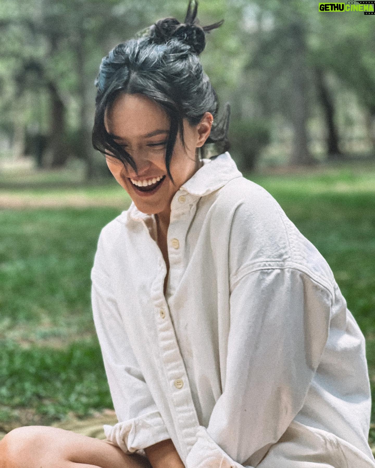 Alicia Jaziz Zapién Instagram - ¿Coqueteamos, bailamos y nos besamos?