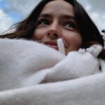 Alicia Jaziz Zapién Instagram - 1,2,3 por Alicia, detrás de la bufanda.