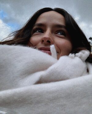 Alicia Jaziz Zapién Instagram - 1,2,3 por Alicia, detrás de la bufanda.