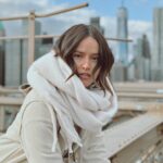 Alicia Jaziz Zapién Instagram - Reportando desde San Francisco, con mucho calor. . . Photo by @rulaslikeroolas