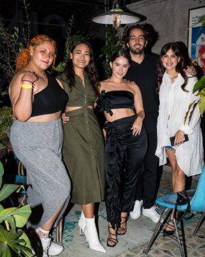 Alicia Jaziz Zapién Instagram - Un recap lleno de amor.
.
Que felicidad compartir con personas tan llenas de vida…
Les amooo 🤍🤍