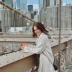 Alicia Jaziz Zapién Instagram - Reportando desde San Francisco, con mucho calor. . . Photo by @rulaslikeroolas