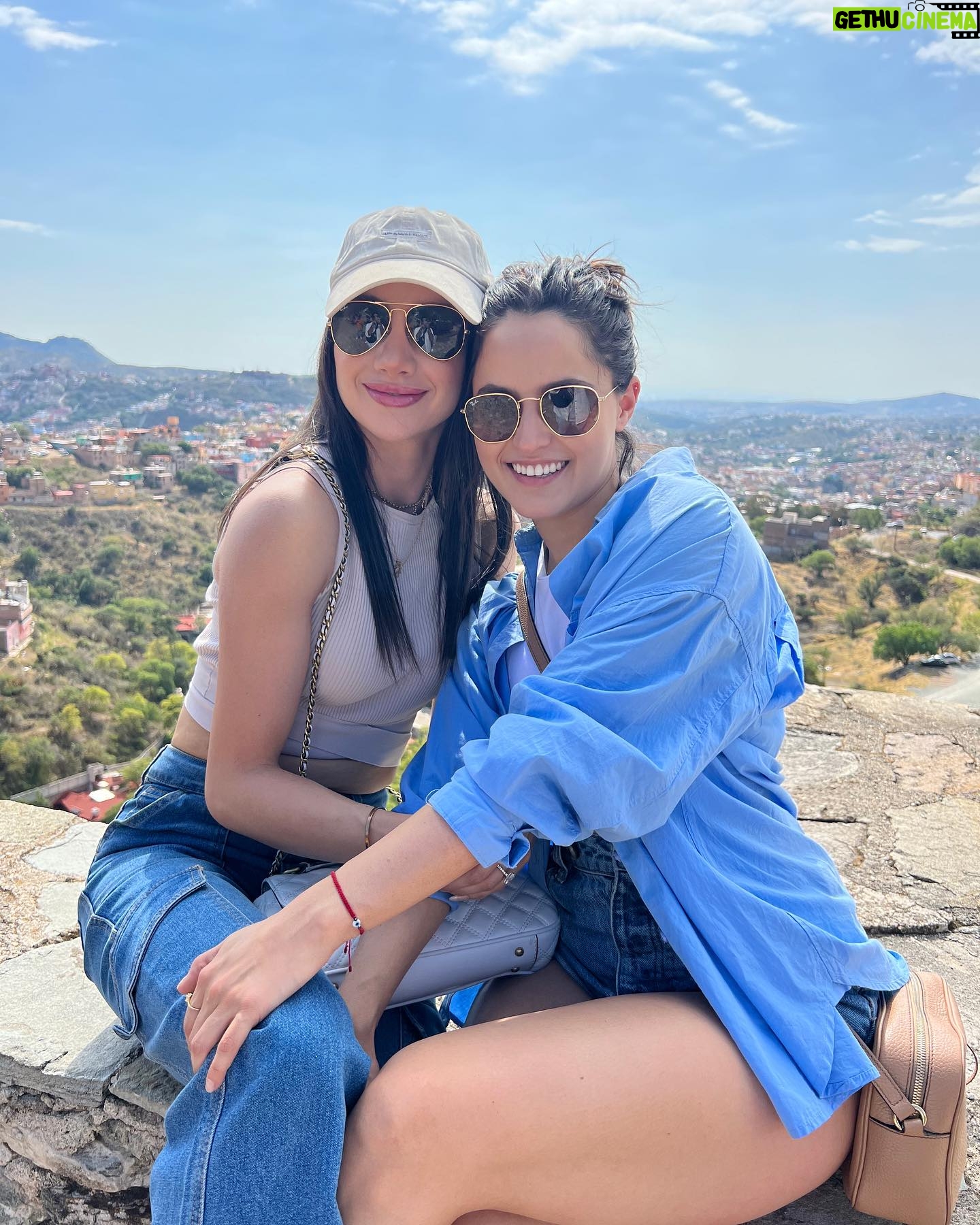 Alicia Jaziz Zapién Instagram - Usualmente nos TQM, pero más cuando estamos viajando, aunque regresemos más cansadas que antes 💀 De aquí a dónde? . . . 📍@guanajuatocapitalturismo #guanajuato #travelguanajuato #travelers #viajeras