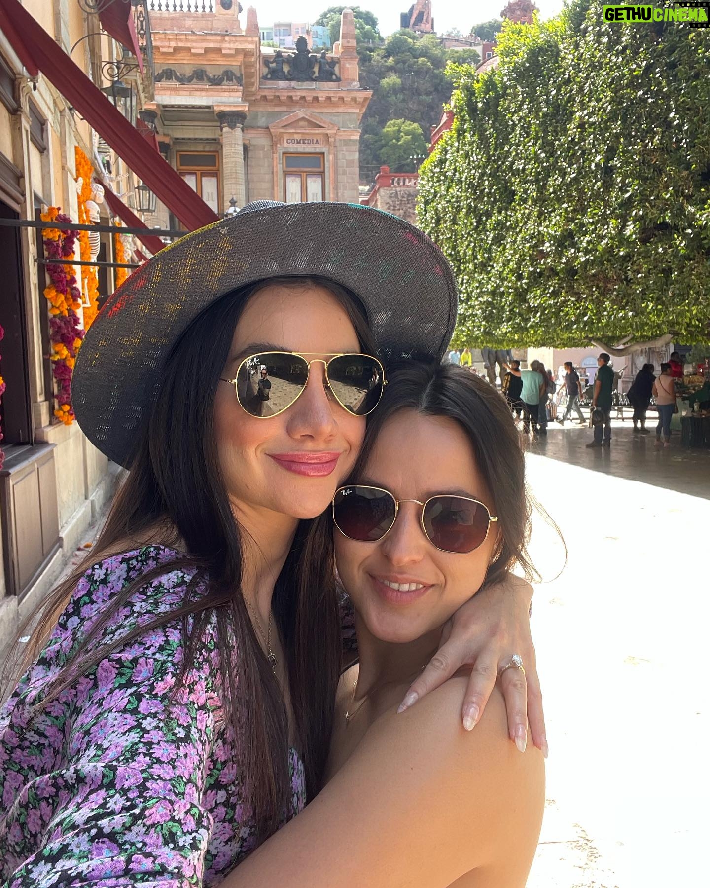 Alicia Jaziz Zapién Instagram - Usualmente nos TQM, pero más cuando estamos viajando, aunque regresemos más cansadas que antes 💀 De aquí a dónde? . . . 📍@guanajuatocapitalturismo #guanajuato #travelguanajuato #travelers #viajeras