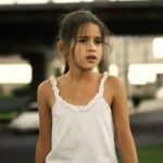 Alicia Jaziz Zapién Instagram - Agradecida de haber encontrado mi más grande pasión desde muy pequeña! . PENSAR QUE UN ACTOR ES SOLO UNA PERSONA ENTRENADA EN EL ARTE DE COPIAR CESTOS, ES ERRÓNEO. COMO CUALQUIER ARTISTA, ES UN CATALIZADOR. UN ENTE QUE, EN SU PASO POR ESTE MUNDO, RECOGE ACCIONES, EMOCIONES, EXPERIENCIAS PROPIAS O AJENAS Y LAS ALMACENA COMO CRAYONES DE COLORES. SUS SENSORES JAMÁS SE APAGARÁN, DESDE EL DÍA EN QUE SE PRENDEN, HASTA EL DÍA DE SU MUERTE ESTARÁN CONDENADOS A UNA CONSTANTE BÚSQUEDA Y A UN VORAZ E INÚTIL INTENTO DE LOGRAR LA PERFECCIÓN. PONDRÁ SU CUERPO A DISPOSICIÓN DE QUIEN SE PREDISPONGA A COMPARTIR UN MOMENTO COMO ESPECTADOR, A CONSTRUIR JUNTOS EL DESARROLLO DE LA TRAMA Y A VIAJAR POR UNA INFINIDAD DE POSTALES A TRAVÉS DE UNA TRANSICIÓN IMPERCEPTIBLE. EL ARTE ES EL REFLEJO DE NUESTRA HUMANIDAD, Y EL ACTOR AUNQUE DE NARCISISTA SEA TRATADO, ES QUIÉN DEJA DE LADO SU SER, PARA CONVERTIRSE EN UN ESPEJO DEL OTRO. . #felizdiadelactor