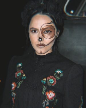 Alicia Jaziz Zapién Instagram - 🖤💀🤍
.
.
.
#díademuertos  #catrina