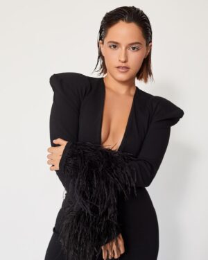 Alicia Jaziz Zapién Instagram - Black is the new white!