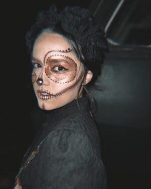 Alicia Jaziz Zapién Instagram - 🖤💀🤍
.
.
.
#díademuertos  #catrina