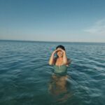 Alicia Jaziz Zapién Instagram - MAR según la RAE. . Masa de agua salada que te genera una sensación de paz y amor.