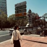 Alicia Jaziz Zapién Instagram - Cuenta la leyenda que si usas bolsa de tela en Madrid y usas el metro eres oficialmente local. . . MADRID