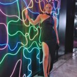 Alicia Jaziz Zapién Instagram – Ayer en ese vestido me sentía candela.🔥🔥🔥🔥🔥
.
.
@turquetamx 
@pepevelber 
.
.
#premiosdigitelle 
#ellerevista