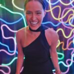 Alicia Jaziz Zapién Instagram - Ayer en ese vestido me sentía candela.🔥🔥🔥🔥🔥 . . @turquetamx @pepevelber . . #premiosdigitelle #ellerevista