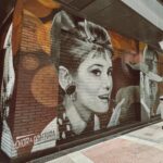 Alicia Jaziz Zapién Instagram - Cuenta la leyenda que si usas bolsa de tela en Madrid y usas el metro eres oficialmente local. . . MADRID
