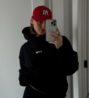 Alicia Moffet Instagram - Convalescence but make it fashion 🧢