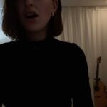 Alicia Moffet Instagram - la convalescence m’a donné le temps de ressortir mon ptit piano 💘