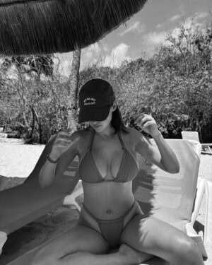 Alicia Moffet Instagram - semaine de pote au soleil 🍸