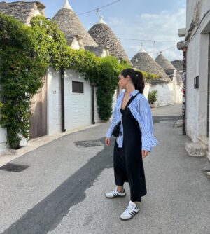 Alicia Sanz Instagram - When your friend is an astrologer and sends you to Bari for your birthday / happy Solar return to me 🎂@rosetheodora_astrology ♥️