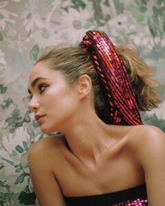 Alicia Sanz Instagram - Dream team with @lbeautemx ♥️ Fotografía: Felipe Huertas @felipe_huertas_ para The Legends Talento: Alicia Sanz @aliciasanz_ Realización: Begoña Arce @begoarce Maquillaje y pelo: Iván Gómez @ivangomez para CHANEL beauty Estilismo: Carolina Herrera Pre-Fall 2022 Joyería: Joyas Antiguas Sardinero @joyassardinero Locación: Hotel Tótem Madrid @hoteltotem
