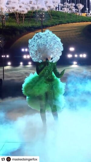 Alicia Witt Instagram - a lifetime high to get to sing this song from behind the #dandelionmask. #overtherainbow has forever been one of my favorite songs - it has more meaning to me than most know. filming last week’s episode of #themaskedsinger while going back and forth between vancouver - it felt and still feels like a dream. thank you to the incredible *everyone* there at @maskedsingerfox for this gift. this is one grateful dandelion. much more to say but now i have to go to sleep for early morning press all about this tomorrow! 💚💛