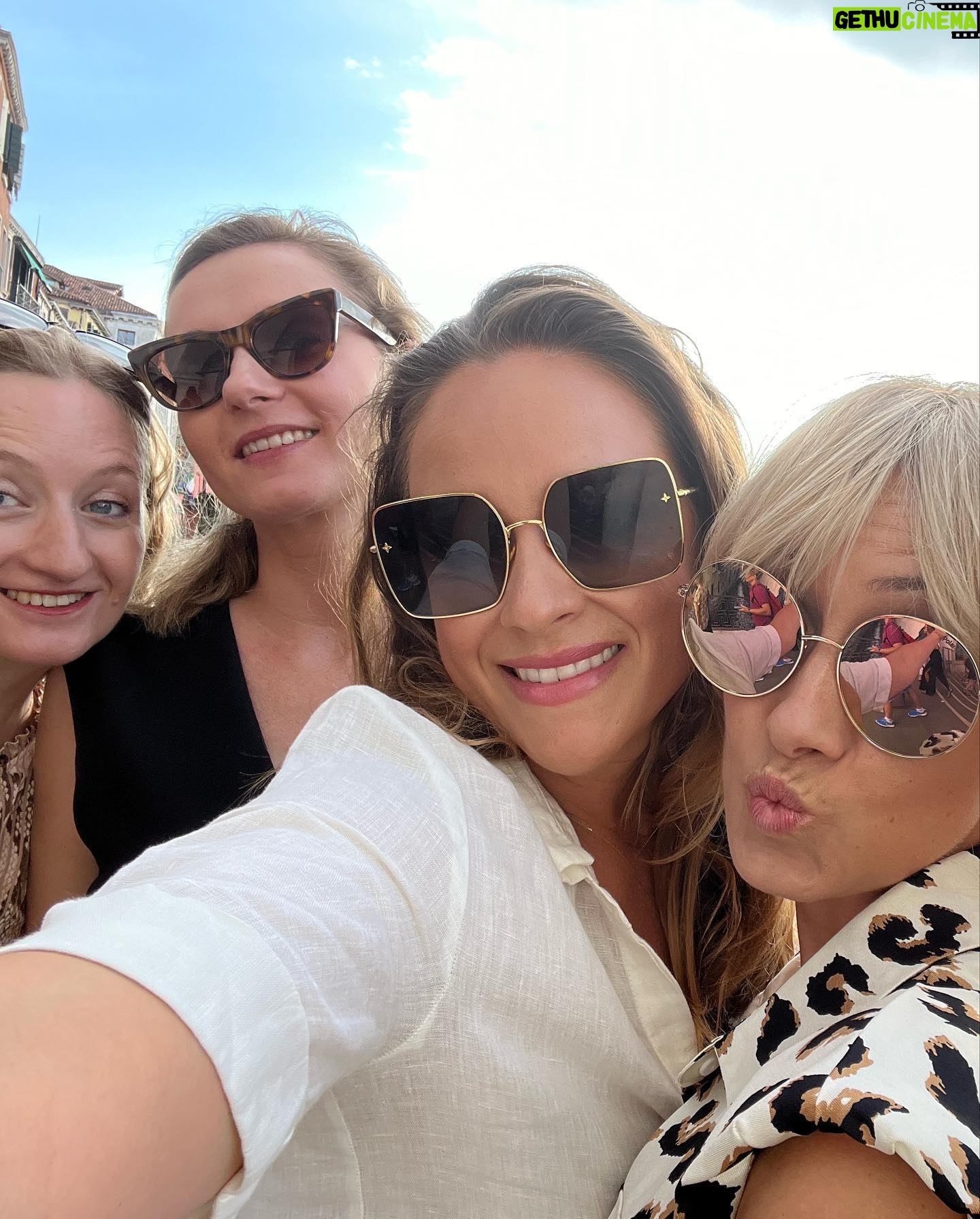 Alicja Bachleda-Curuś Instagram - La Grande Venezia, still wondering how is this place even real?! So much beauty everywhere! Art, food, friends💗#bienale #vacation #girlstrip ✨