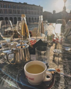 Alicja Bachleda-Curuś Instagram - Dolce far niente ☀️🍬(actually getting a water taxi in Venice during @labiennale is a true hustle and a miracle)