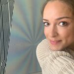 Alicja Bachleda-Curuś Instagram - It arrived! Pantone! I’m so happy (can you tell?😜) Thank you @felipepantone for this unique piece! This brilliant artist captivates with patterns, colors and elements of Op Art, check him out! 💥#kineticart #grafitti #opart #dynamism #digitalart 🙏🏻✨