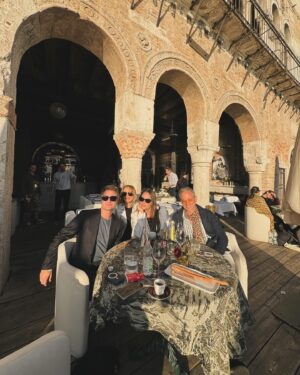 Alicja Bachleda-Curuś Instagram - Dolce far niente ☀️🍬(actually getting a water taxi in Venice during @labiennale is a true hustle and a miracle)