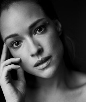 Alicja Bachleda-Curuś Instagram - Few photographs taken during my stay in Warsaw. I was on a movie shoot and had only 10-minute hotel break between my scenes. A talented photographer   natural window light of a gloomy Warsaw’s fall day. ✨📷 #youngtalent @martamachej