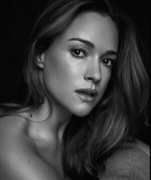 Alicja Bachleda-Curuś Instagram - Few photographs taken during my stay in Warsaw. I was on a movie shoot and had only 10-minute hotel break between my scenes. A talented photographer   natural window light of a gloomy Warsaw’s fall day. ✨📷 #youngtalent @martamachej