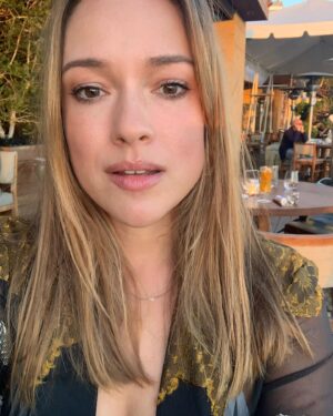 Alicja Bachleda-Curuś Instagram - Reunited with the beautiful world out there and my lovely @nicosupercaliig 🤗Missed you both! ✨🌅🧡