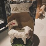 Alicja Bachleda-Curuś Instagram – Piękniej świątecznej niedzieli Wszystkim życzę 🕊️🐥 Zdrowia, pozytywnej energii i radości w sercu💛 
Z nieco deszczowej Kalifornii – Wesołego Alleluja! 

 ☀️☀️☀️ 

A mój Wielkanocny płaszcz to dzieło mojej znajomej z Berlina @aleksandrajagdfeld 😘 ( piękna historia powstawania ich tkanin na stronie @aleksandraviktor_ ) ✨