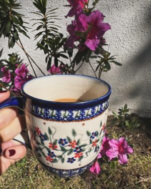 Alicja Bachleda-Curuś Instagram - Happy Monday and hello Spring! 🌸💫 (tried some gardening lately👩‍🌾) P.S. Isn’t my sweater the cutest thing ?! A gift from the talented girls at @naoko.store 🩷🩶