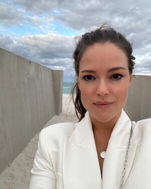 Alicja Bachleda-Curuś Instagram - Art Basel Miami 🩵 art & friends ✨