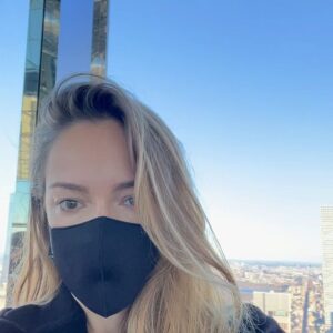 Alicja Bachleda-Curuś Instagram - NYC is sooo magical during this time of year ✨ @sixthemusical was perfect! Joyful, touching, heartwarming and smart. Central Park, museums, art, food… 💥#i❤️ny 🎄⭐️