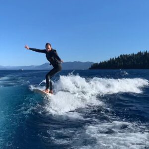 Alicja Bachleda-Curuś Instagram - Pierwsze koty za płoty😺 #wakesurfing #kidsarebetteratthis #fun