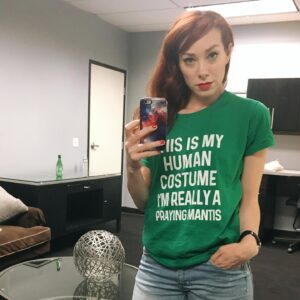 Alie Ward Instagram - A little throwback to my favorite shirt/bug because this week’s @ologies episode is all about praying mantises and I convinced THE @mantodeology to talk to me about whether they really eat hummingbirds and if they are aliens and how to make one your friend. Find #Mantodeology wherever you get podcasts and thank you @ninayankovic for this, the finest shirt to exist.